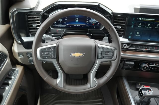 Used 2025 White Chevrolet LT image 15