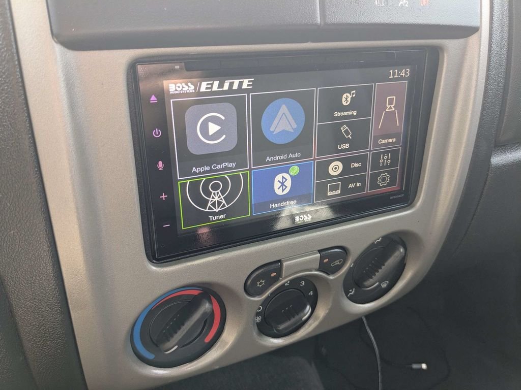 Used 2008 White Chevrolet LT image 18