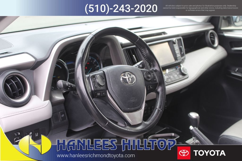 Used 2016  Toyota Limited image 12