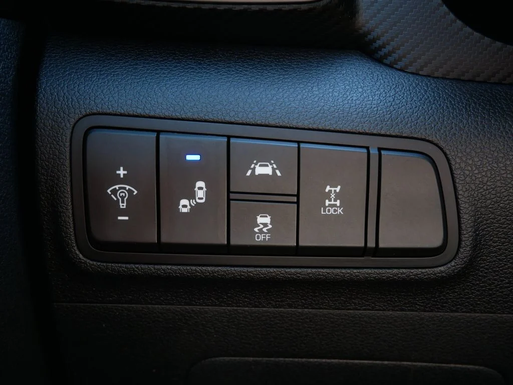 Used 2020 Red Hyundai Value image 16