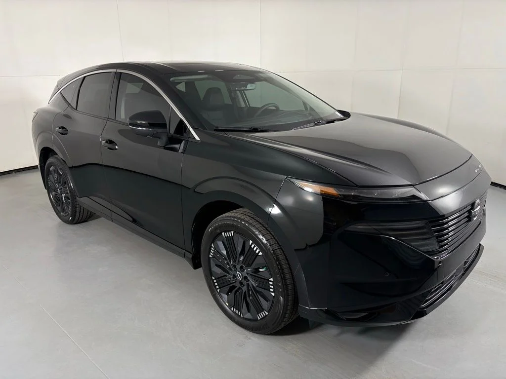 New 2026 Super Black Nissan Platinum image 2