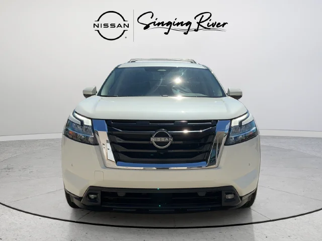 Used 2022 White Nissan SL image 2
