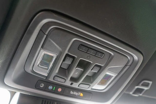 Used 2025  GMC AT4 image 41