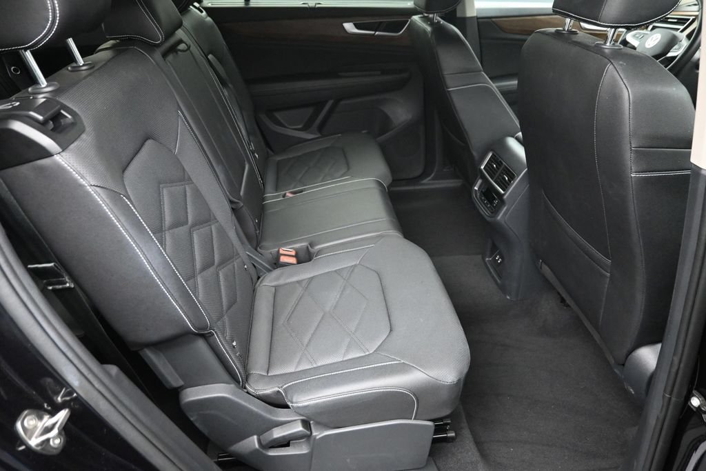 Used 2026 Black Volkswagen SE w/Technology image 10