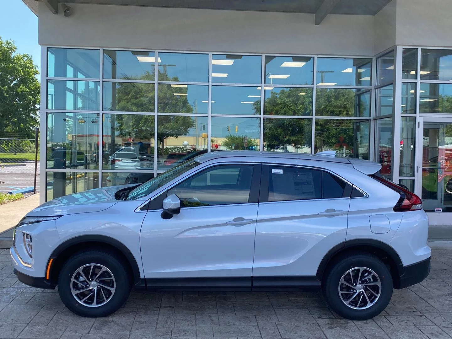 New 2026 White Diamond Mitsubishi ES image 4