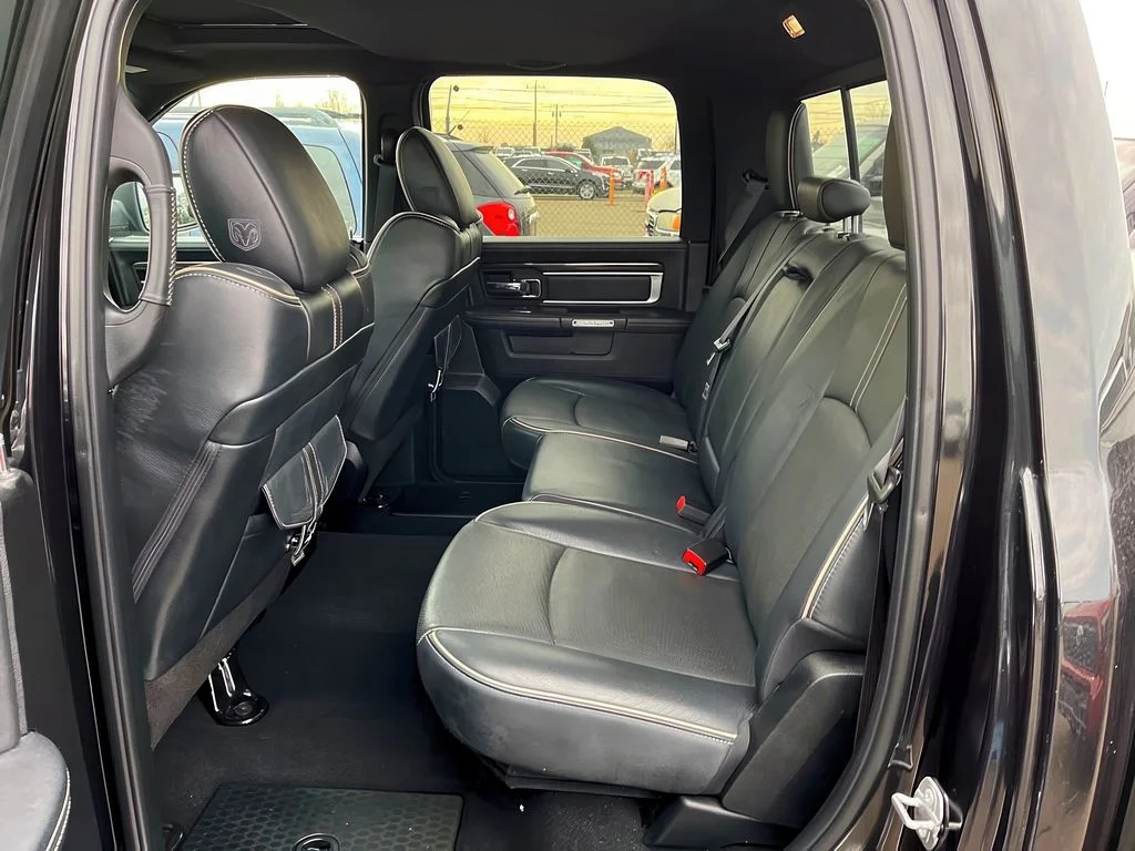 Used 2018 Brilliant Black Crystal Pearl Ram Limited image 8