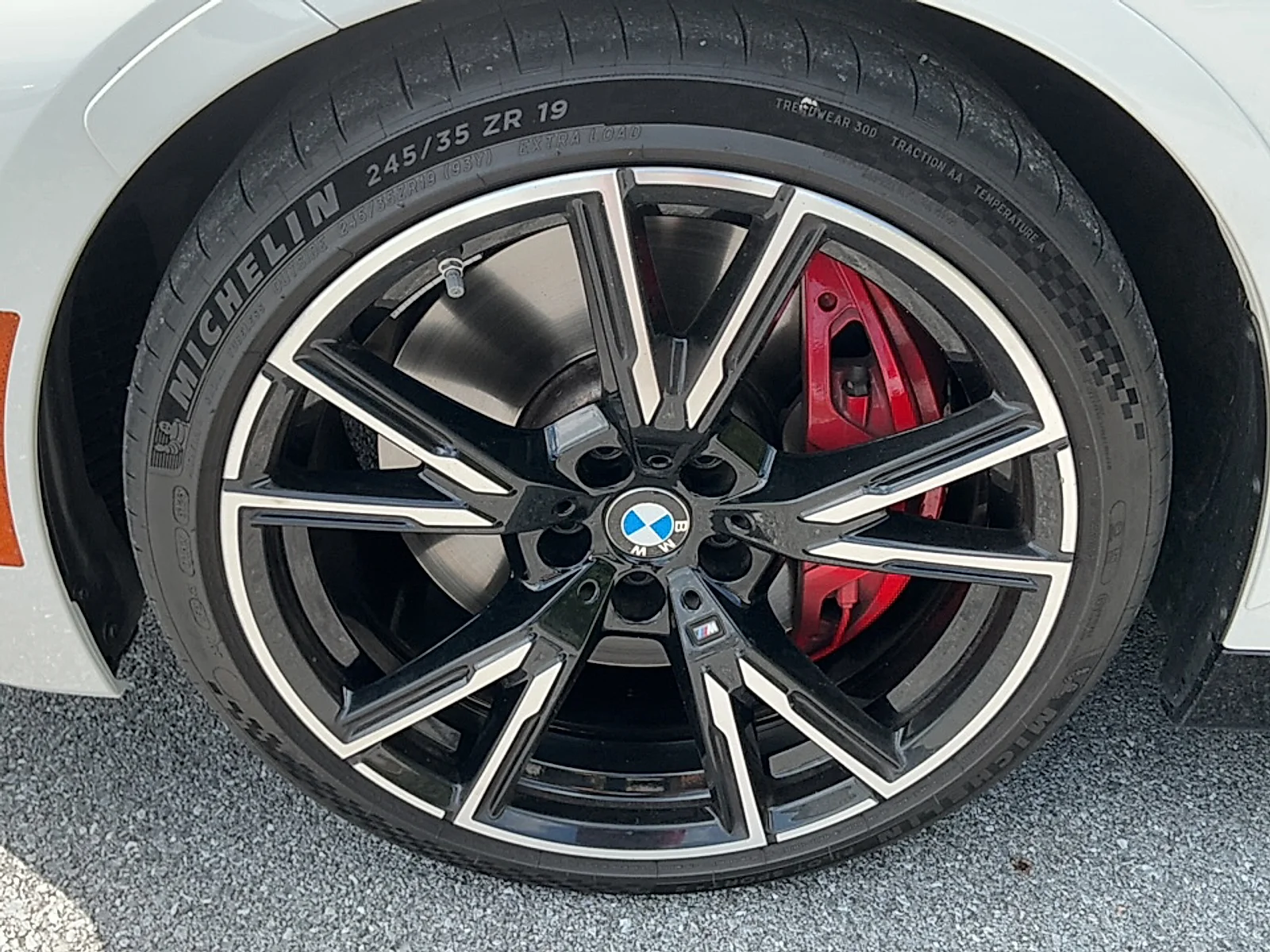Used 2024  BMW i image 5
