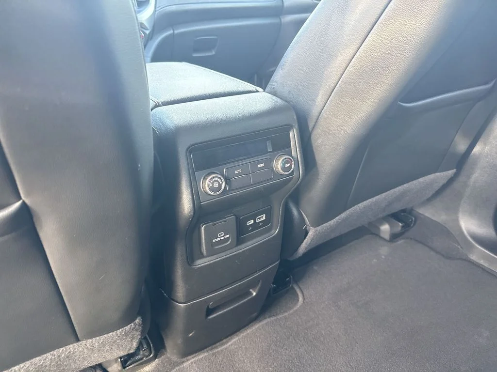 Used 2023 White GMC SLT image 20