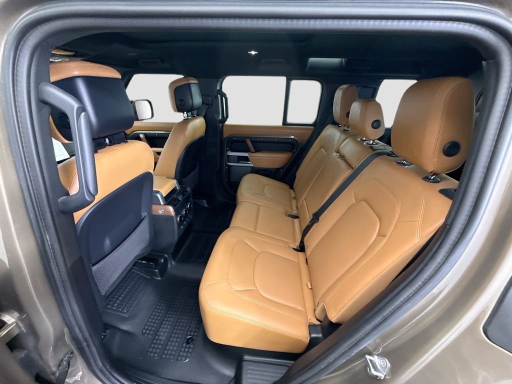 Certified Used 2024 Gondwana Stone Metallic Land Rover SE image 20