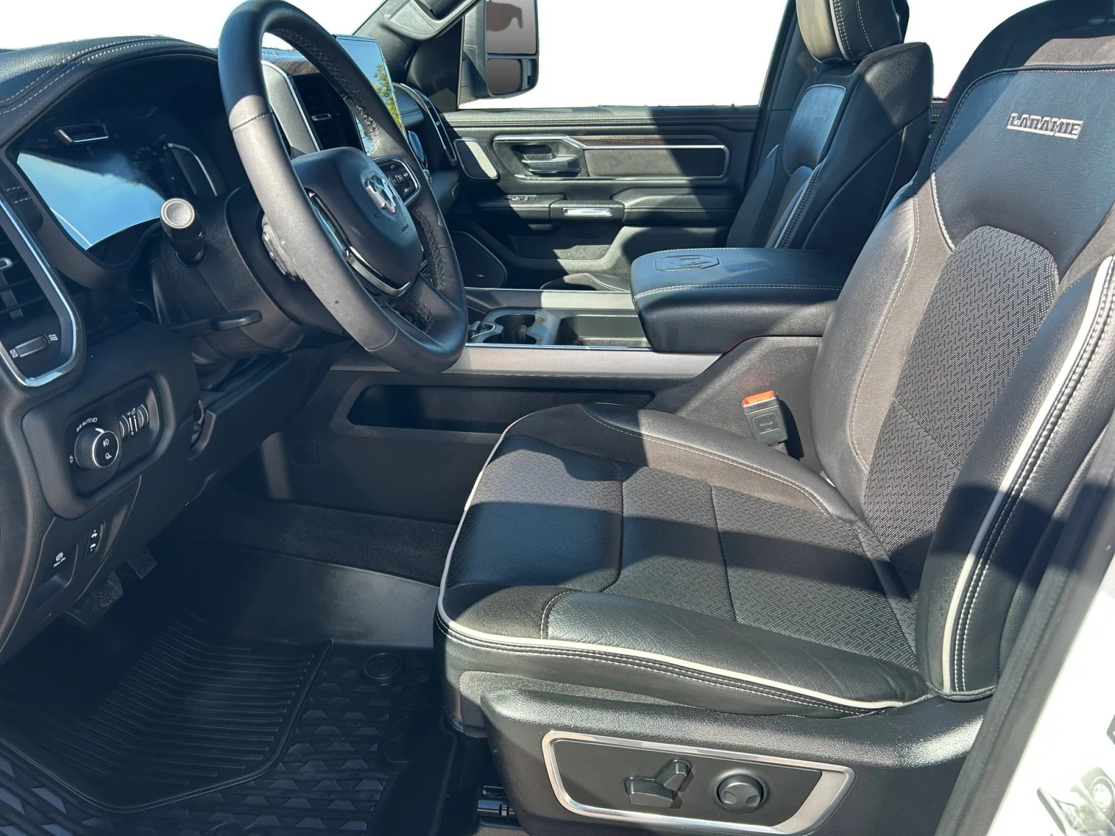 Used 2025 Ivory Tri-Coat Pearl Ram Laramie image 14