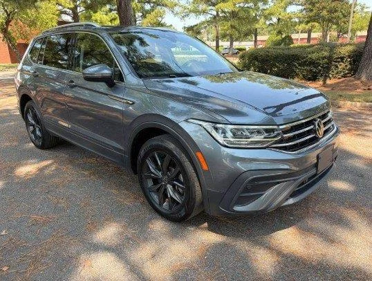 Used 2022 Platinum Gray Metallic Volkswagen SE image 2