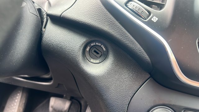 Used 2020 Diamond Black Crystal Pearlcoat Jeep Latitude image 21
