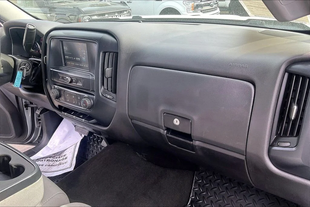 Used 2018 Silver Ice Metallic Chevrolet Custom image 14