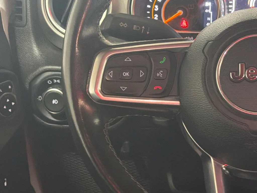 Used 2019 Bright White Clearcoat Jeep Unlimited Sahara image 23