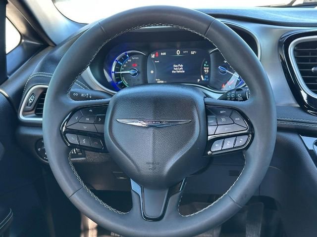 Used 2022 White Chrysler Touring L image 13