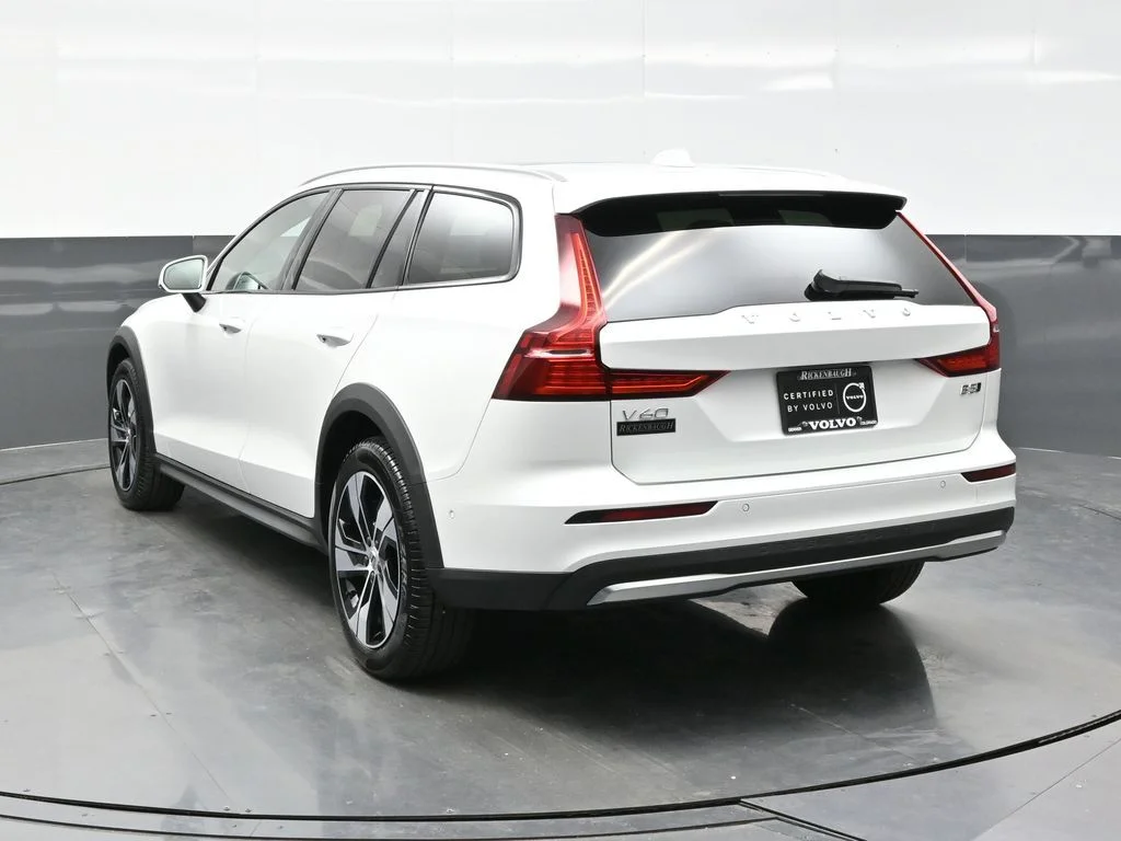 Certified Used 2026 Crystal White Volvo Plus image 5