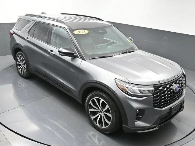 Used 2025 Gray Ford ST-Line image 39