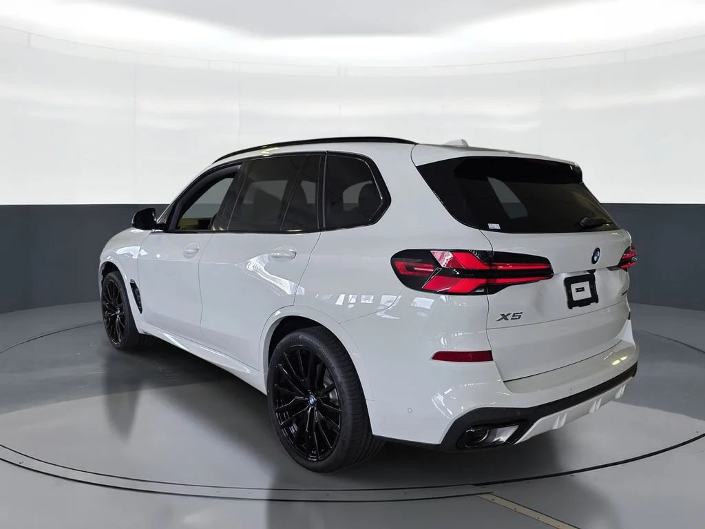New 2026 Alpine White BMW sDrive40i image 4