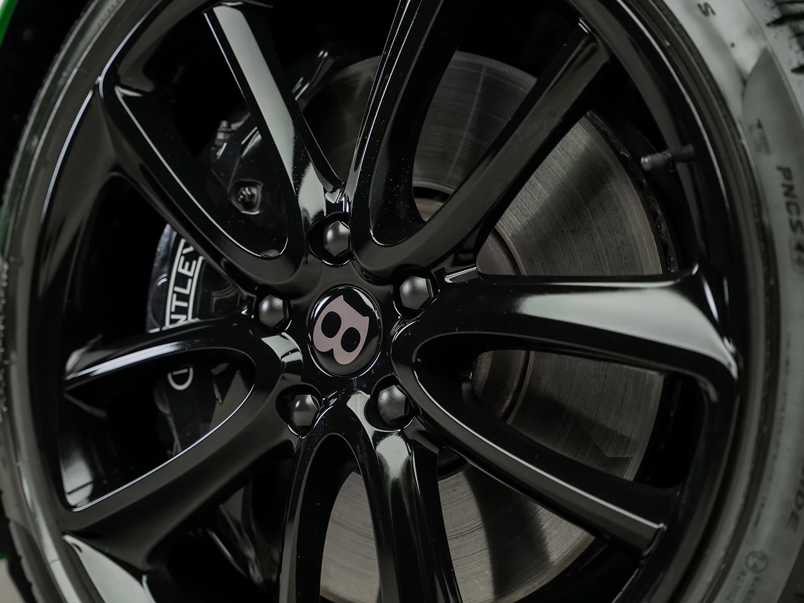 Used 2021  Bentley V8 image 23