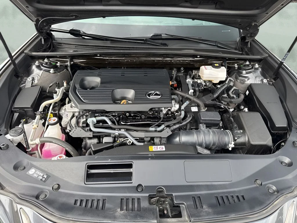 Used 2024 Gray Lexus 300h F SPORT Handling image 32