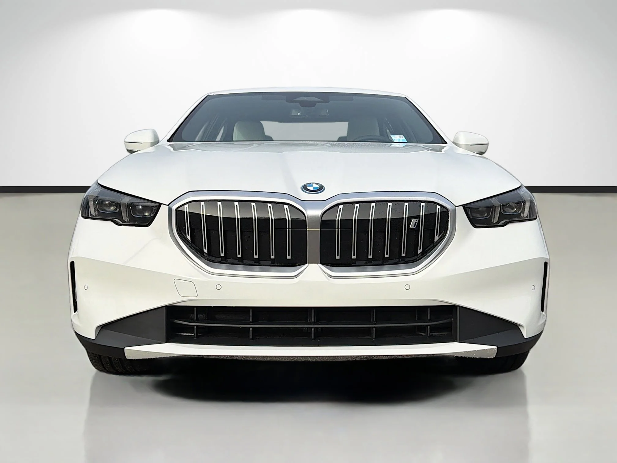 New 2026 Alpine White BMW eDrive40 image 8