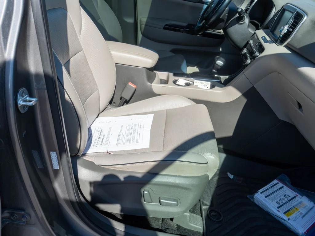 Used 2018 Silver Kia EX image 10