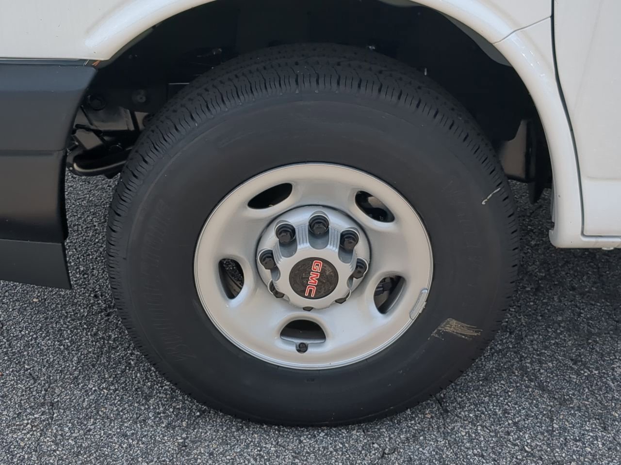 2025 GMC Savana Cargo Work Van - Photo 29