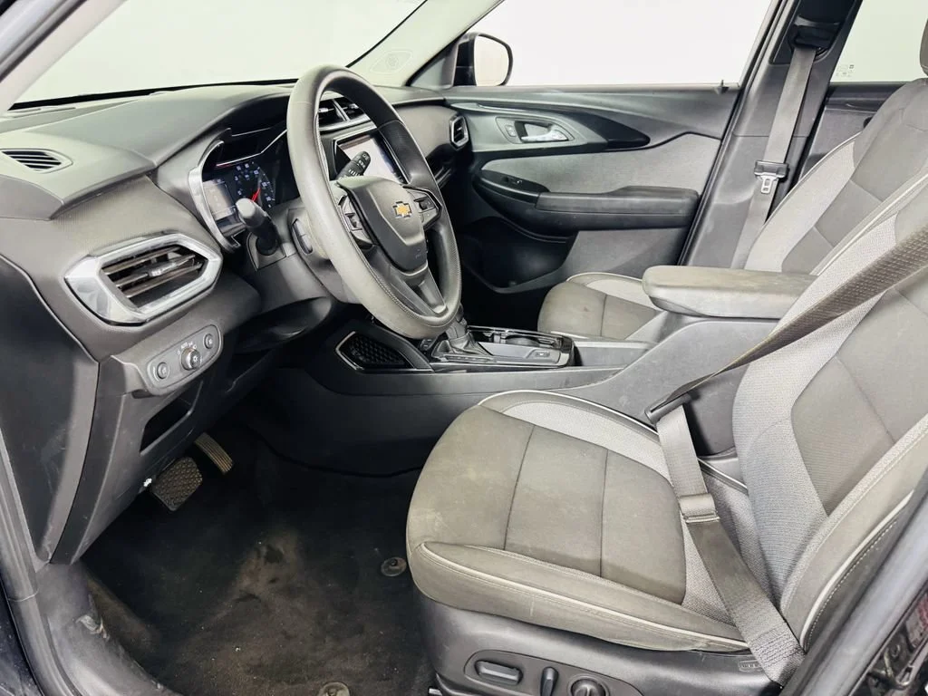 Used 2023 Mosaic Black Metallic Chevrolet LT image 5