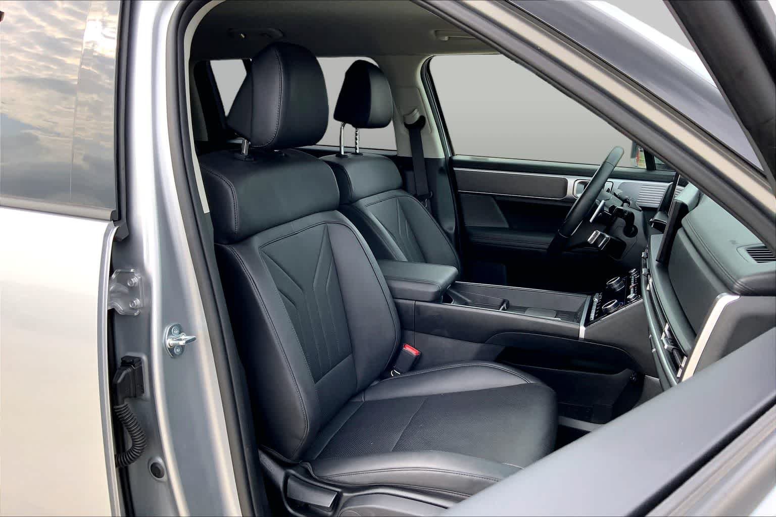Used 2026 Shimmering Silver Hyundai SEL image 9