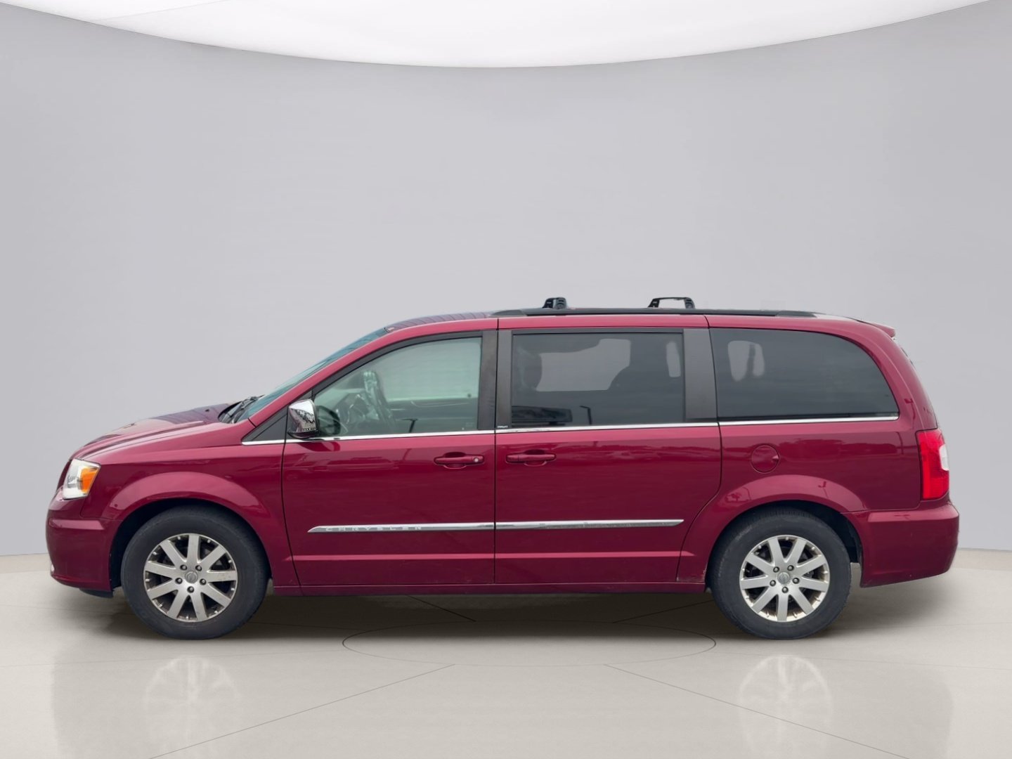 Used 2011 Burgundy Chrysler TOURING image 2
