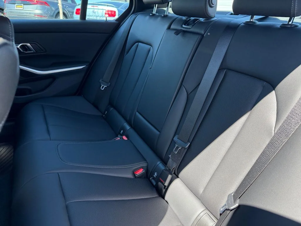 2024 BMW 3 Series 330i - Photo 23
