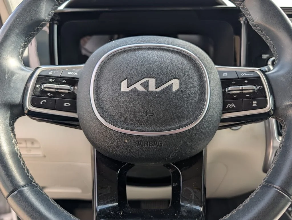Used 2023 White Kia EX image 17