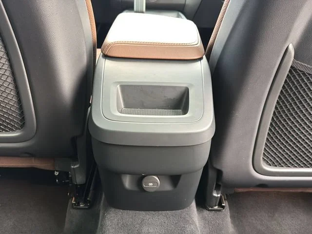 Used 2023  Volvo Plus Bright Theme image 26