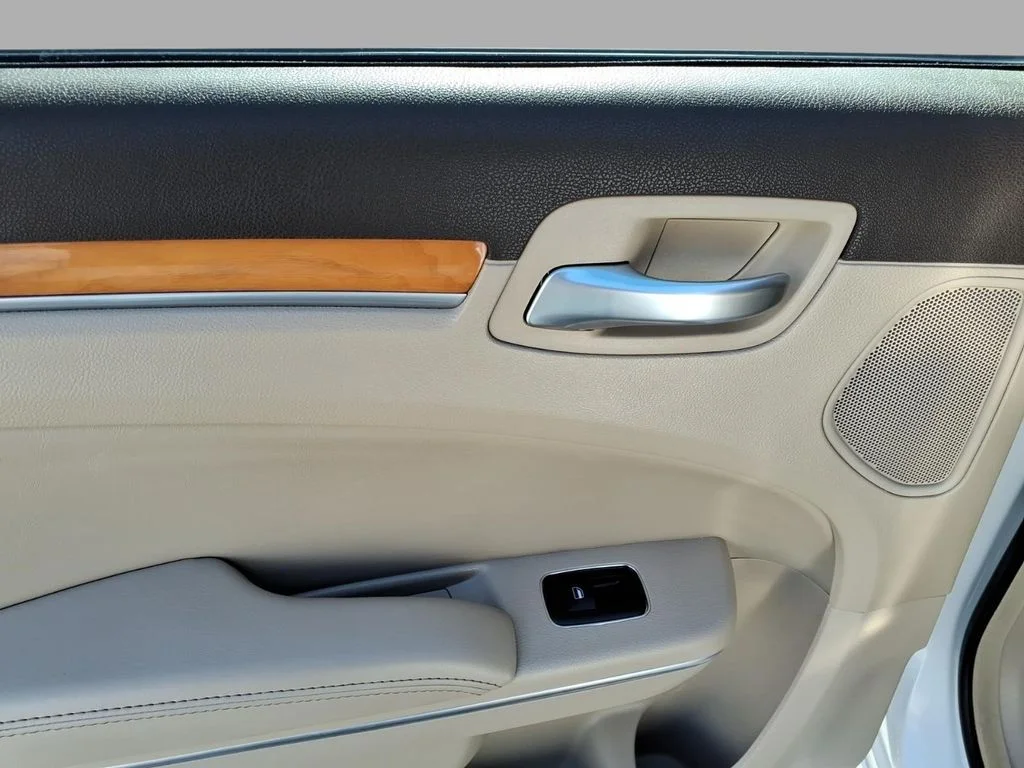 Used 2012 White Chrysler C image 9