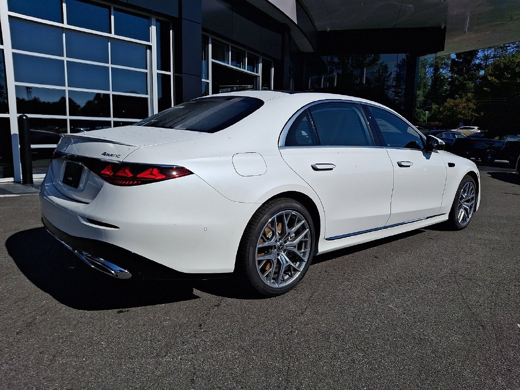New 2027 MANUFAKTUR Moonlight White Metallic Mercedes-Benz S 580 image 6