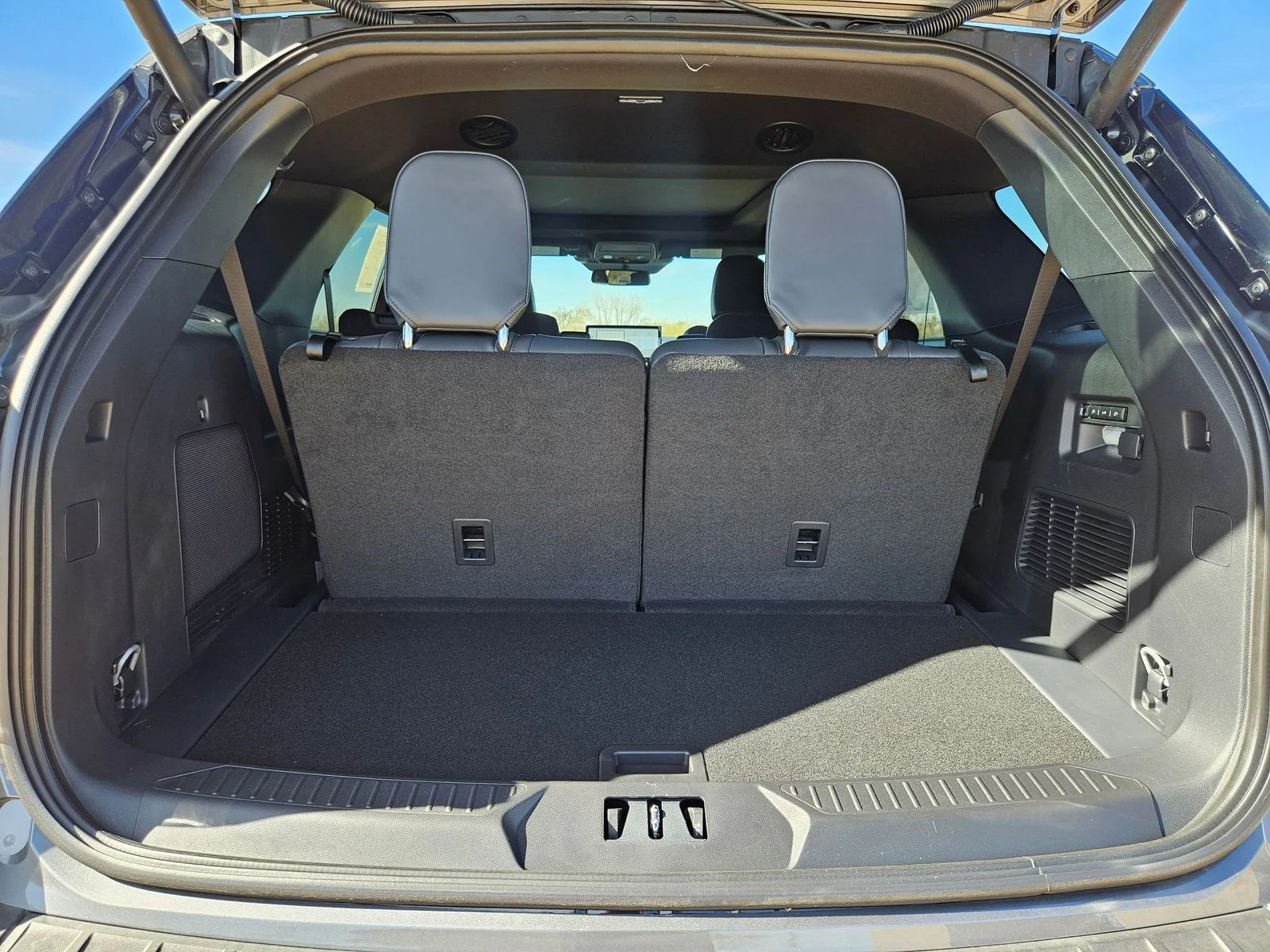 New 2026 Carbonized Gray Metallic Ford Tremor® image 7