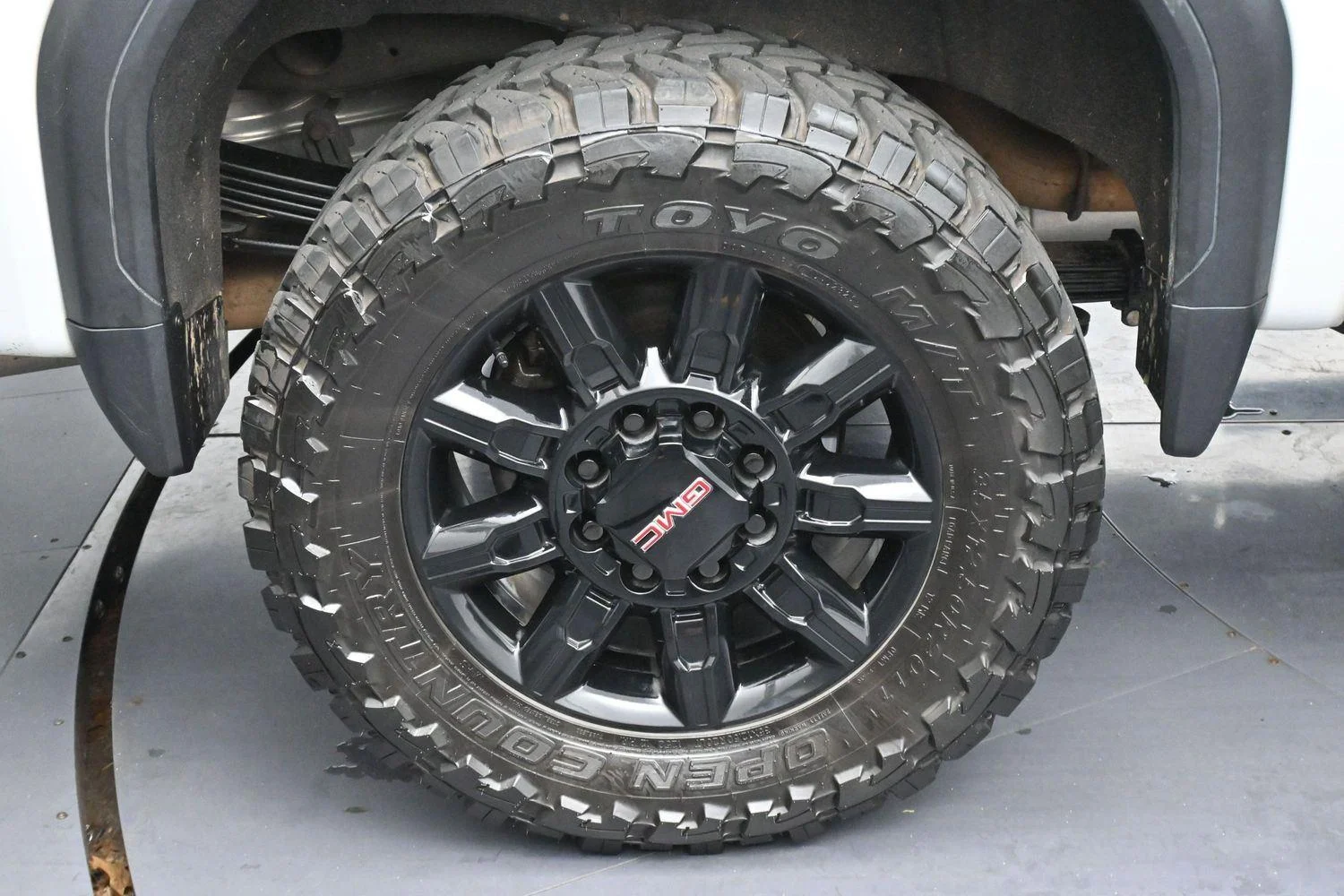 Used 2024 Summit White GMC AT4 image 36
