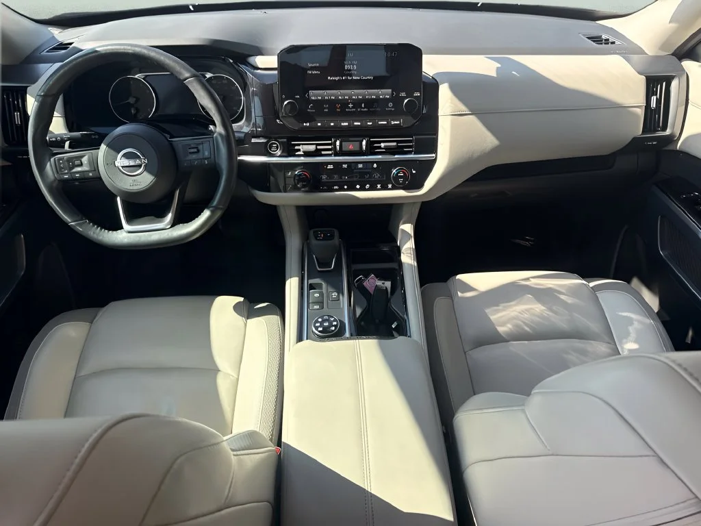 Used 2023 White Nissan SL image 16