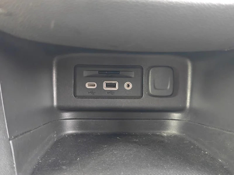 Used 2022 White Chevrolet RS image 35