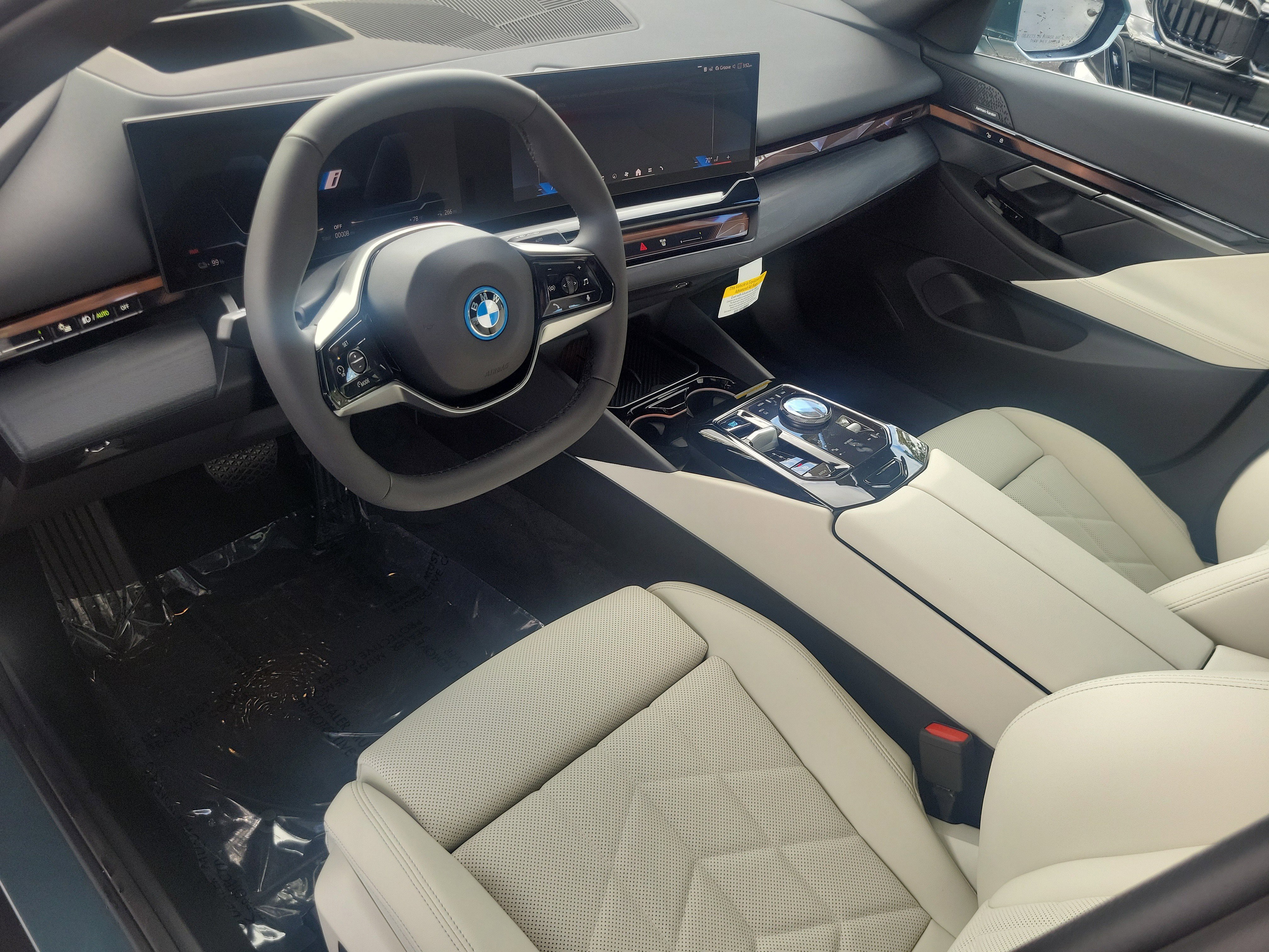 New 2026 Cape York Green Metallic BMW eDrive40 image 19