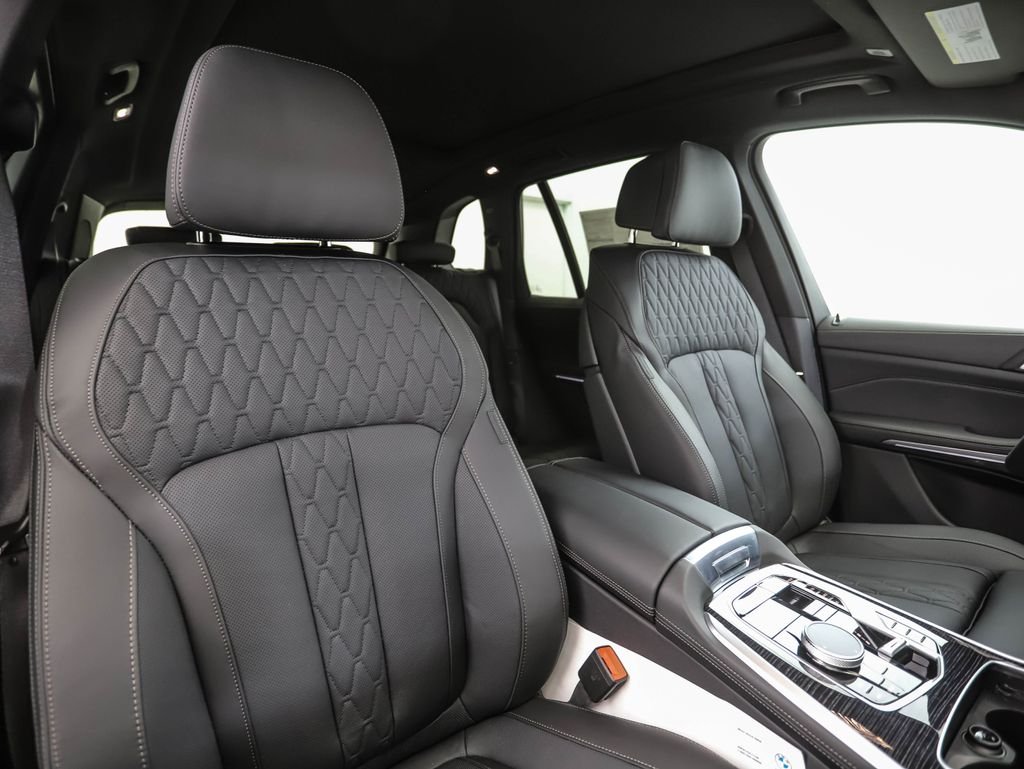 New 2026 Carbon Black Metallic BMW xDrive40i image 32