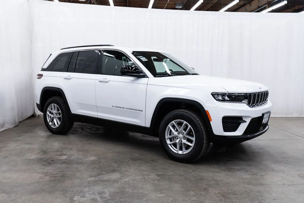 2026 Jeep Grand Cherokee Laredo X 4x4's photo