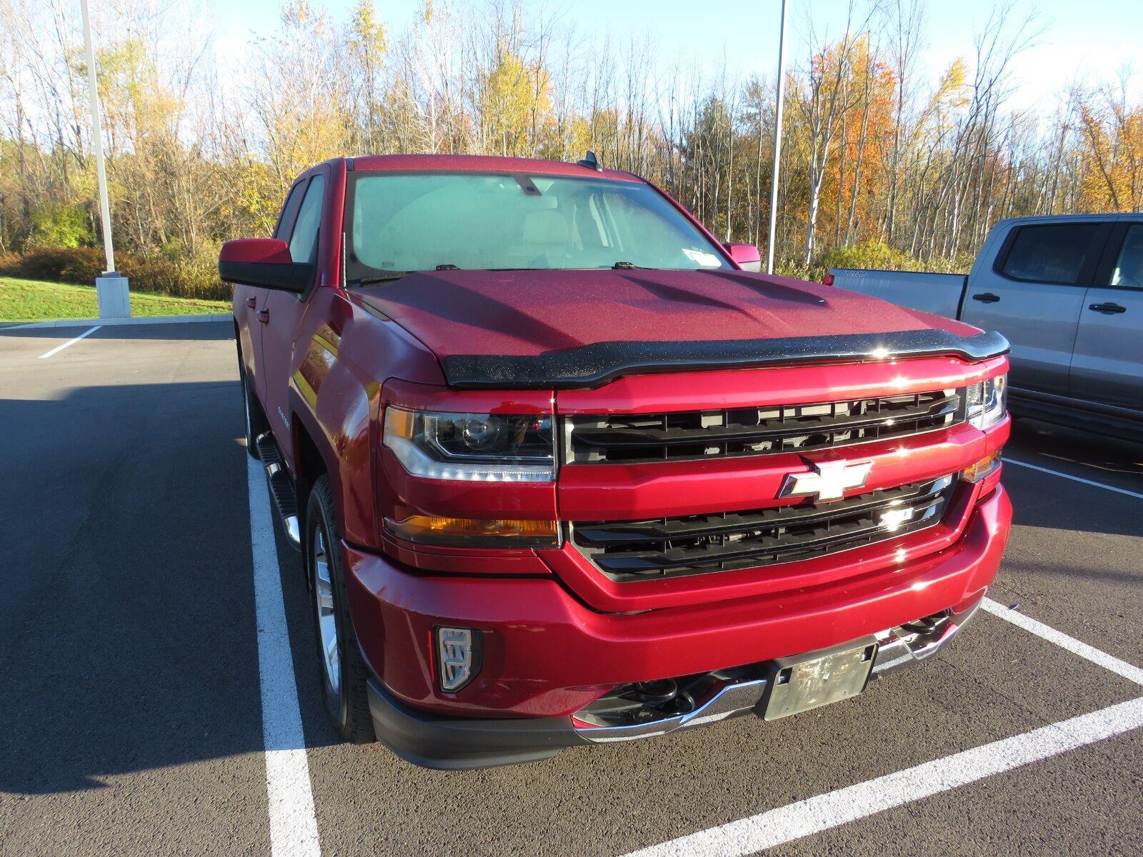 Used 2018 Cajun Red Tintcoat Chevrolet LT image 3