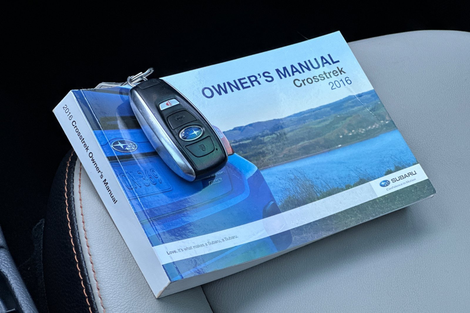Used 2016 White Subaru 2.0i Limited image 28