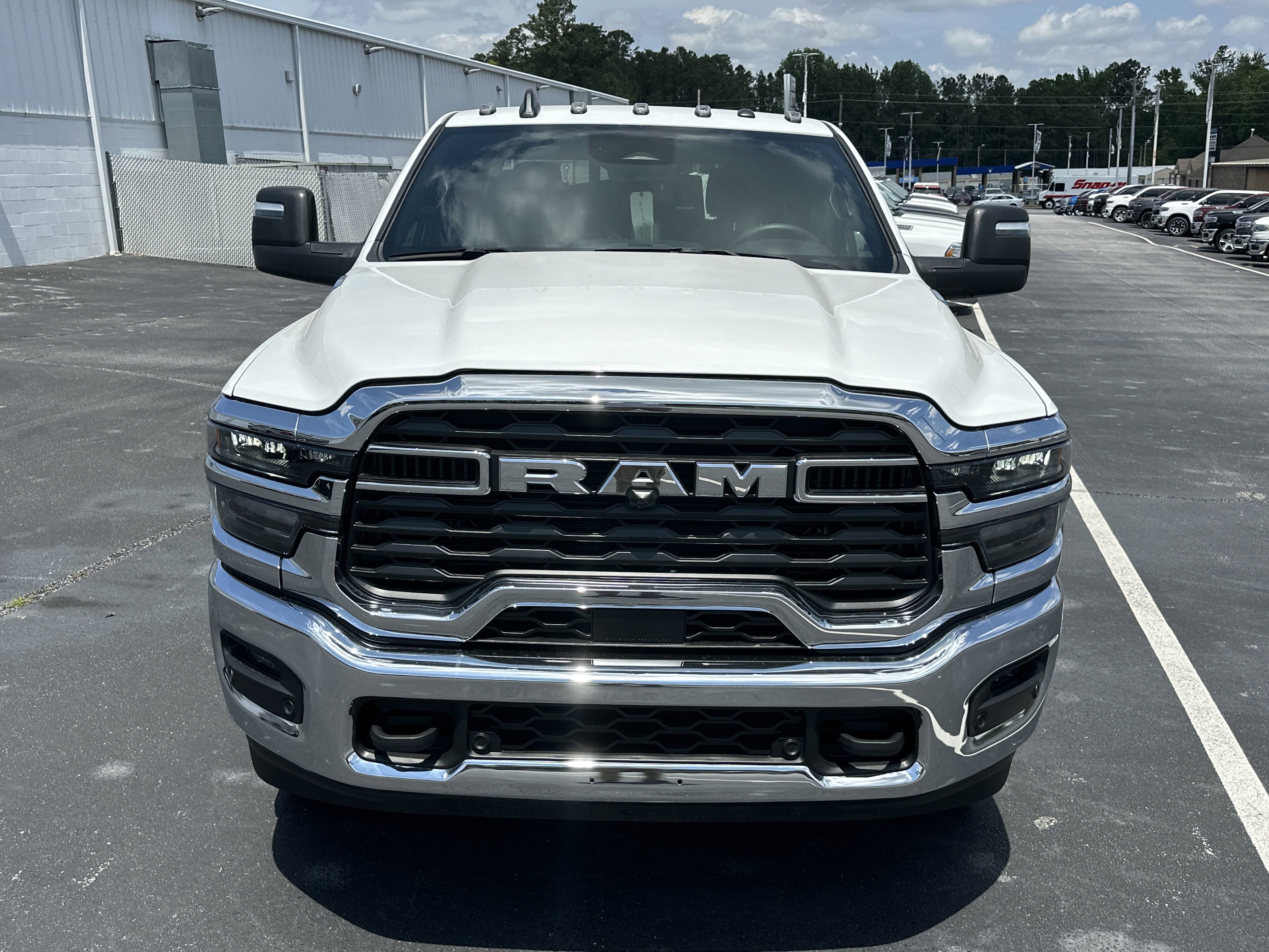 2025 RAM 3500 Tradesman - Photo 3