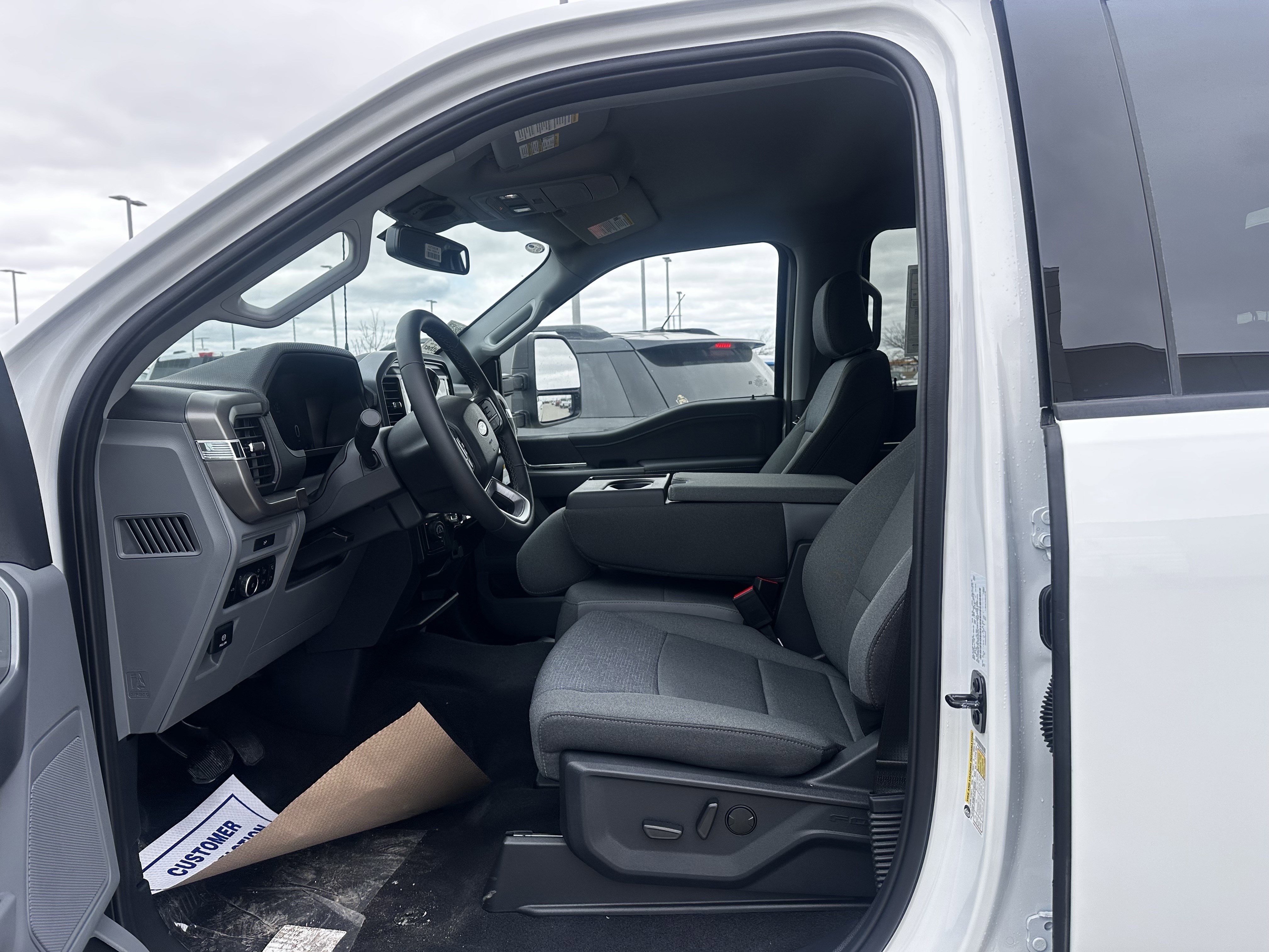 New 2026 Oxford White Ford XLT image 5