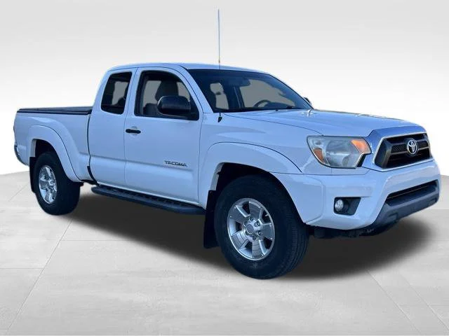 Used 2013 White Toyota Base image 7