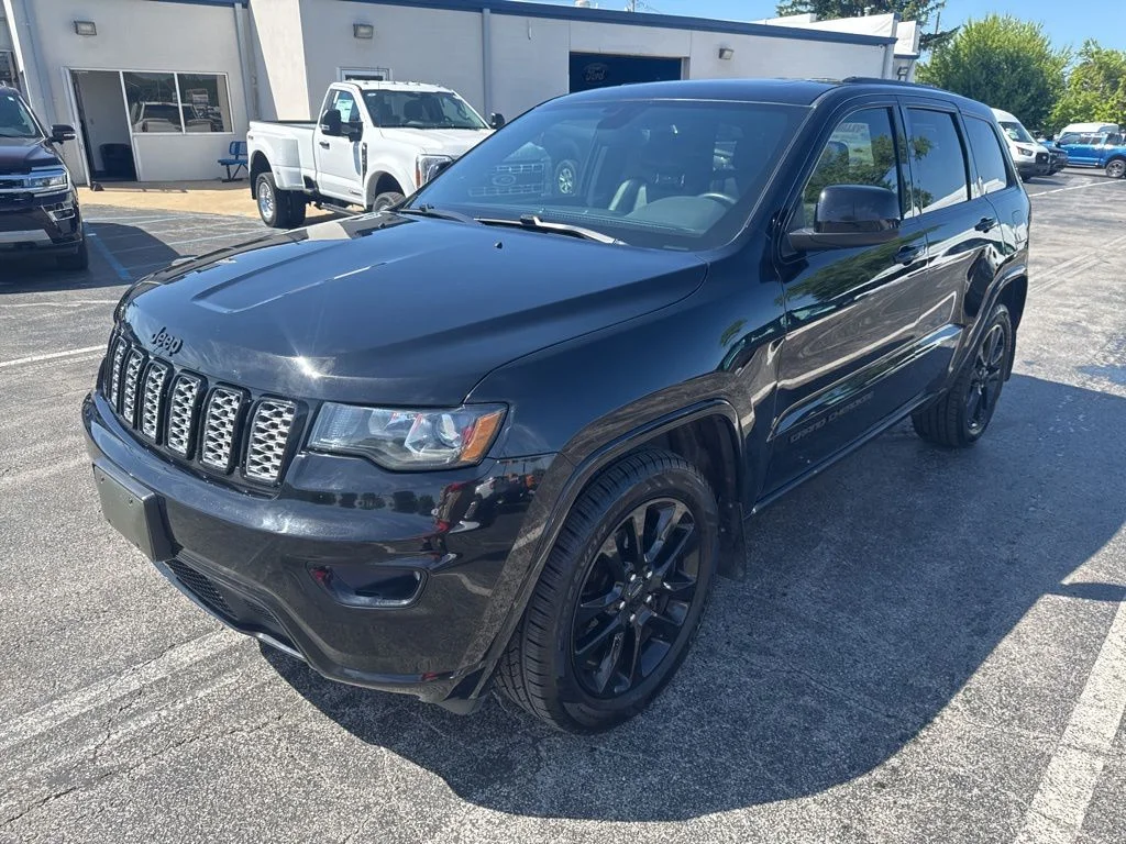 Certified Used 2019 Diamond Black Jeep Altitude image 8