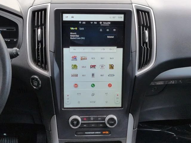 Used 2022 Silver Ford SE image 18