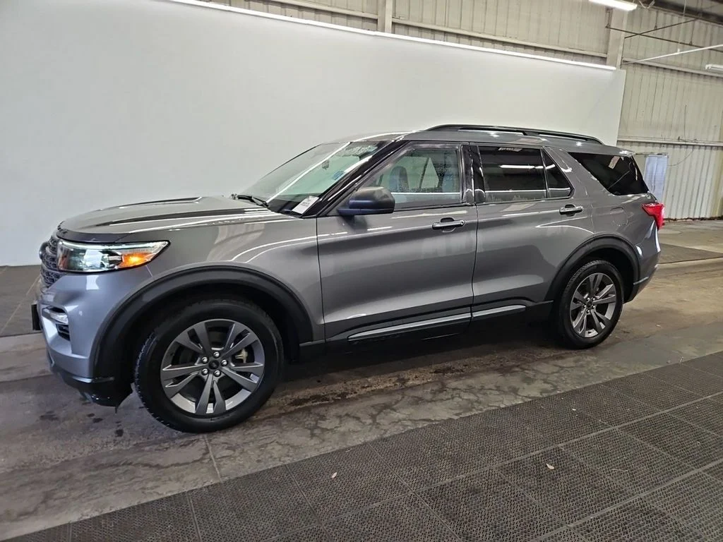 Used 2021 Gray Metallic Ford XLT image 2